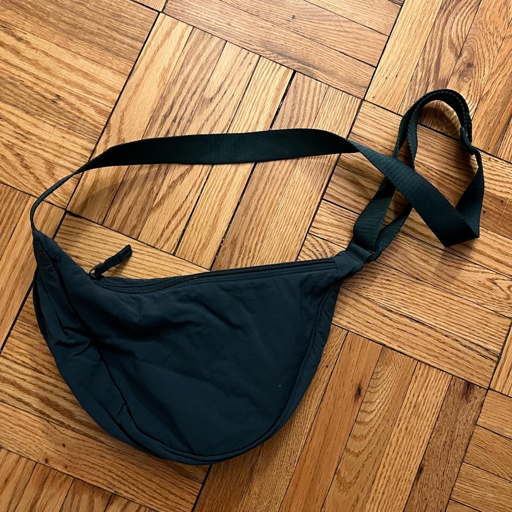 Forest green Uniqlo crossbody